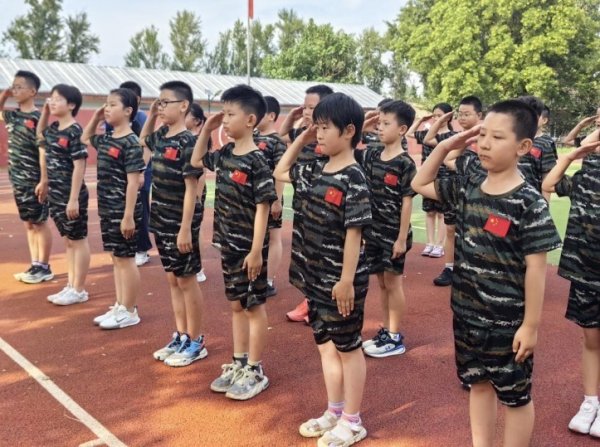 瑞和网 “小小铁兵”体验军事夏令营