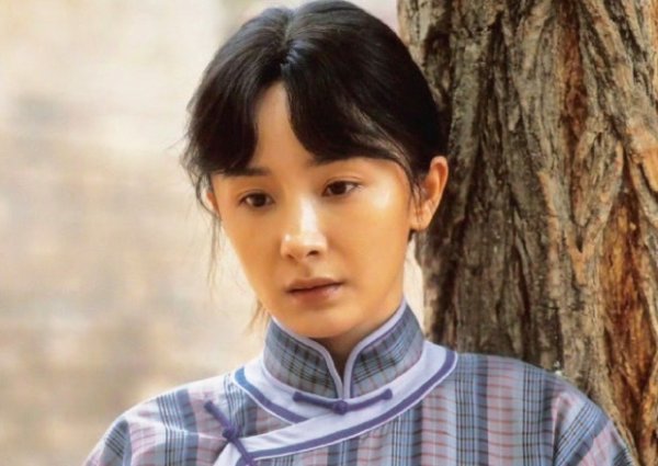 新宝配资 杨幂在《生万物》中素颜增重 被视为流量明星向实力派的蜕变