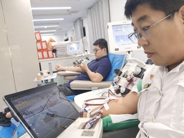 信通实盘 中华慈善日献爱心 公交驾驶员无偿献血传递温暖力量