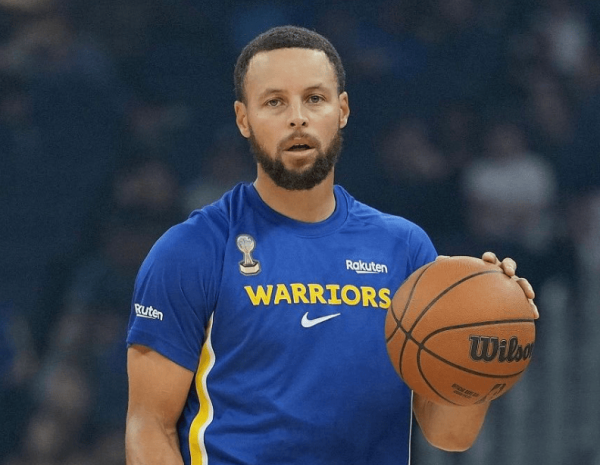 天创优配 库里生涯第72次砍下40+, 历史上控卫中仅次于罗伯特森的77次